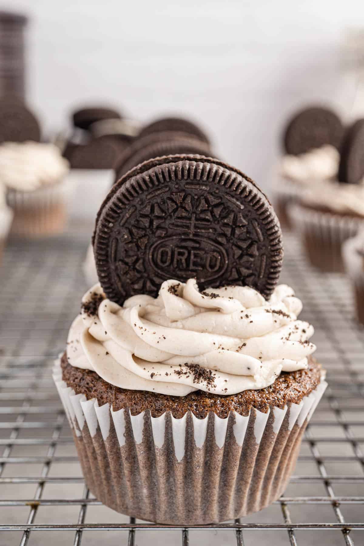 Oreo Cupcakes with Cookies & Cream Frosting